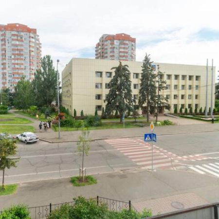 Затишна 2К Квартира З Усім Необхідним Для Життя Поряд З Метро Дарниця Kiev Exteriör bild