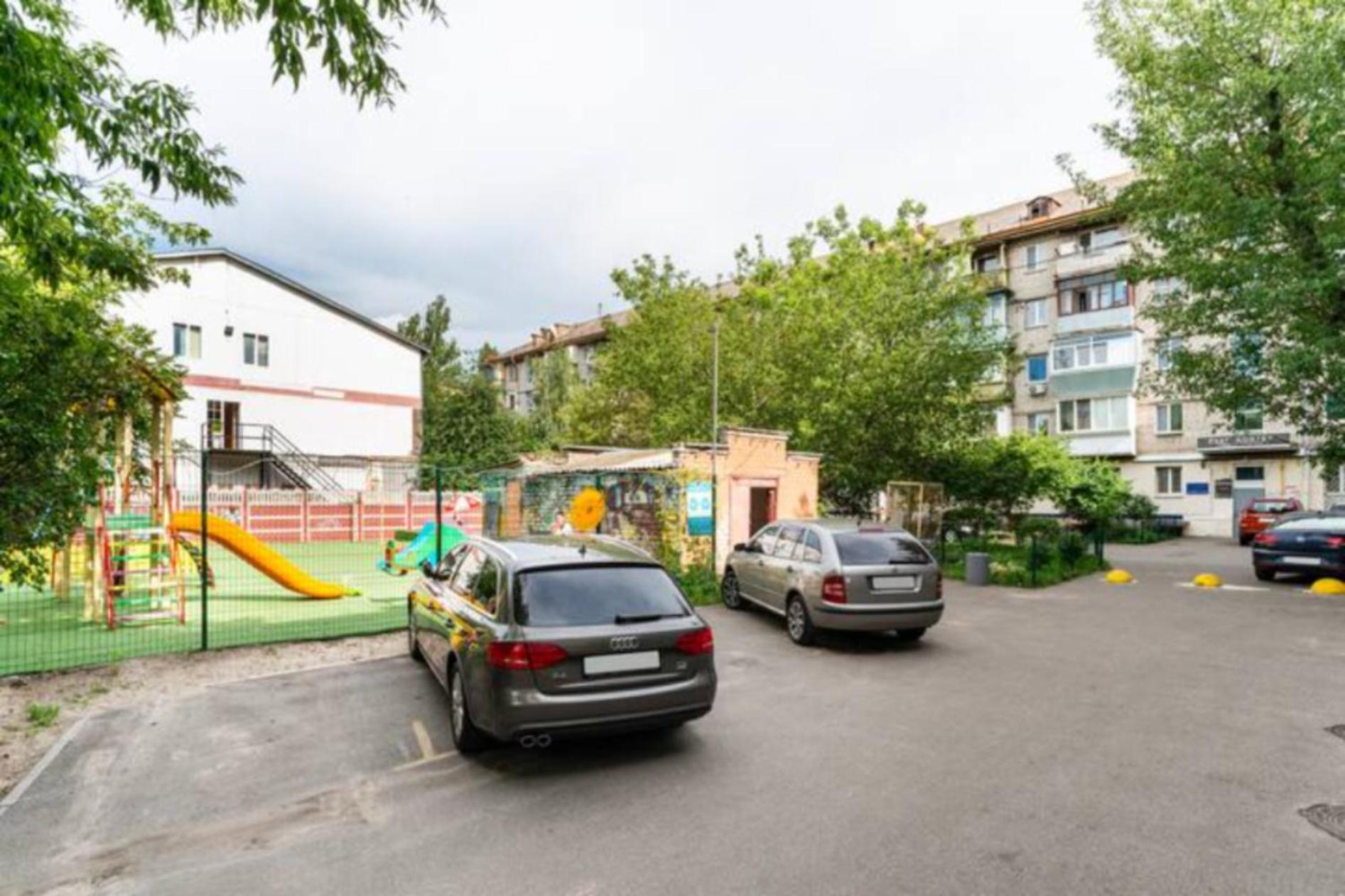 Затишна 2К Квартира З Усім Необхідним Для Життя Поряд З Метро Дарниця Kiev Exteriör bild
